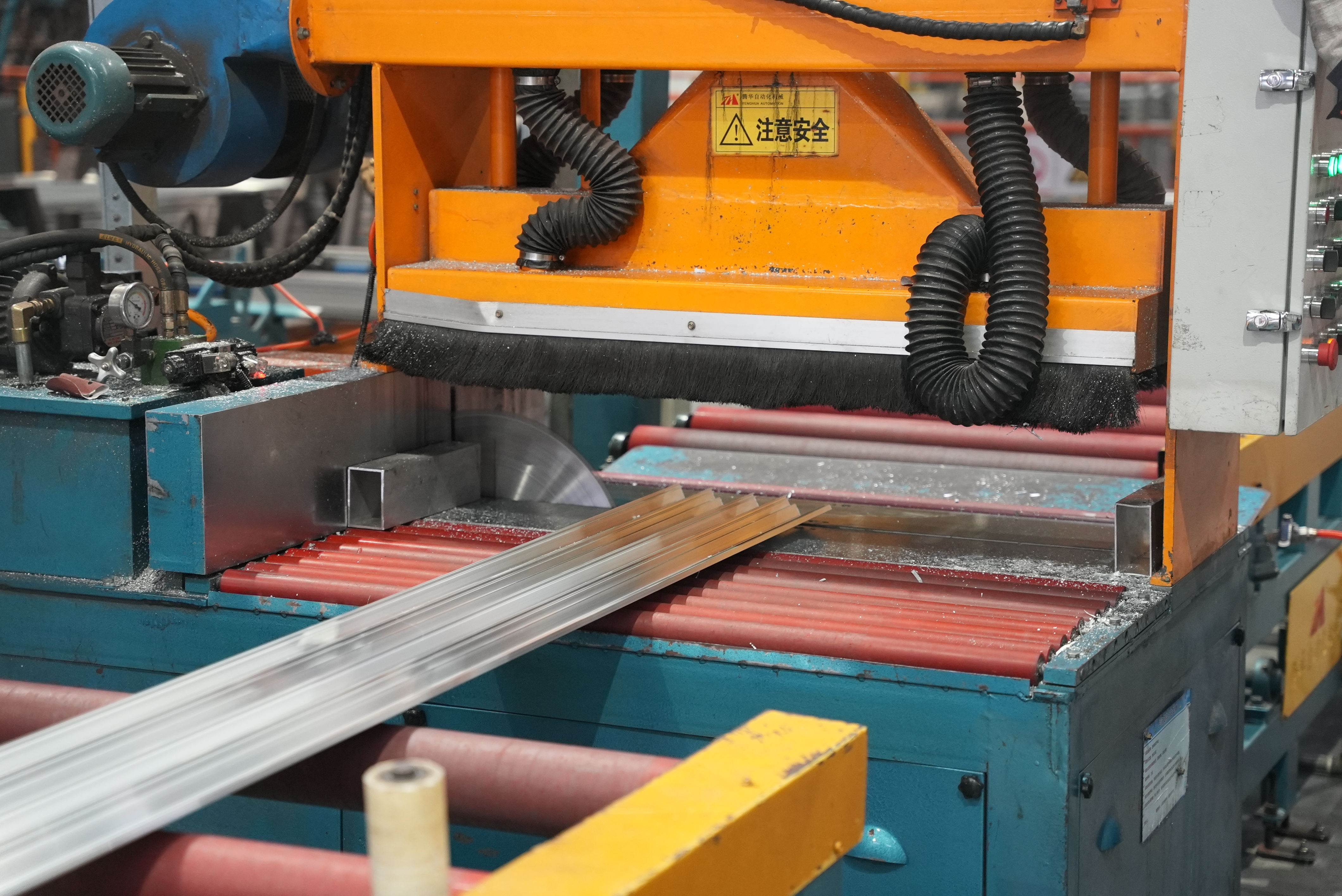 Aluminum Profile Cutting Photo (8).JPG